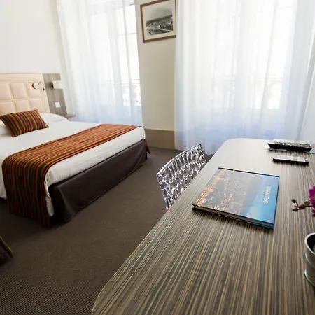 De L'europe Hyper-centre Hotel